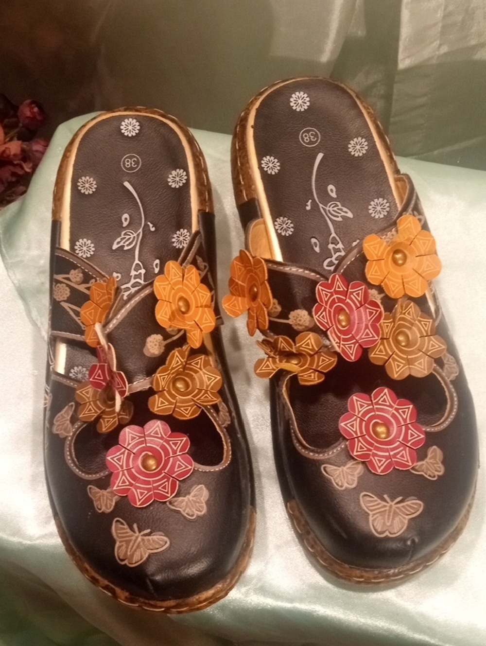 Source Unknown Black Floral Leather Slide Mules with Red and Tan Accents